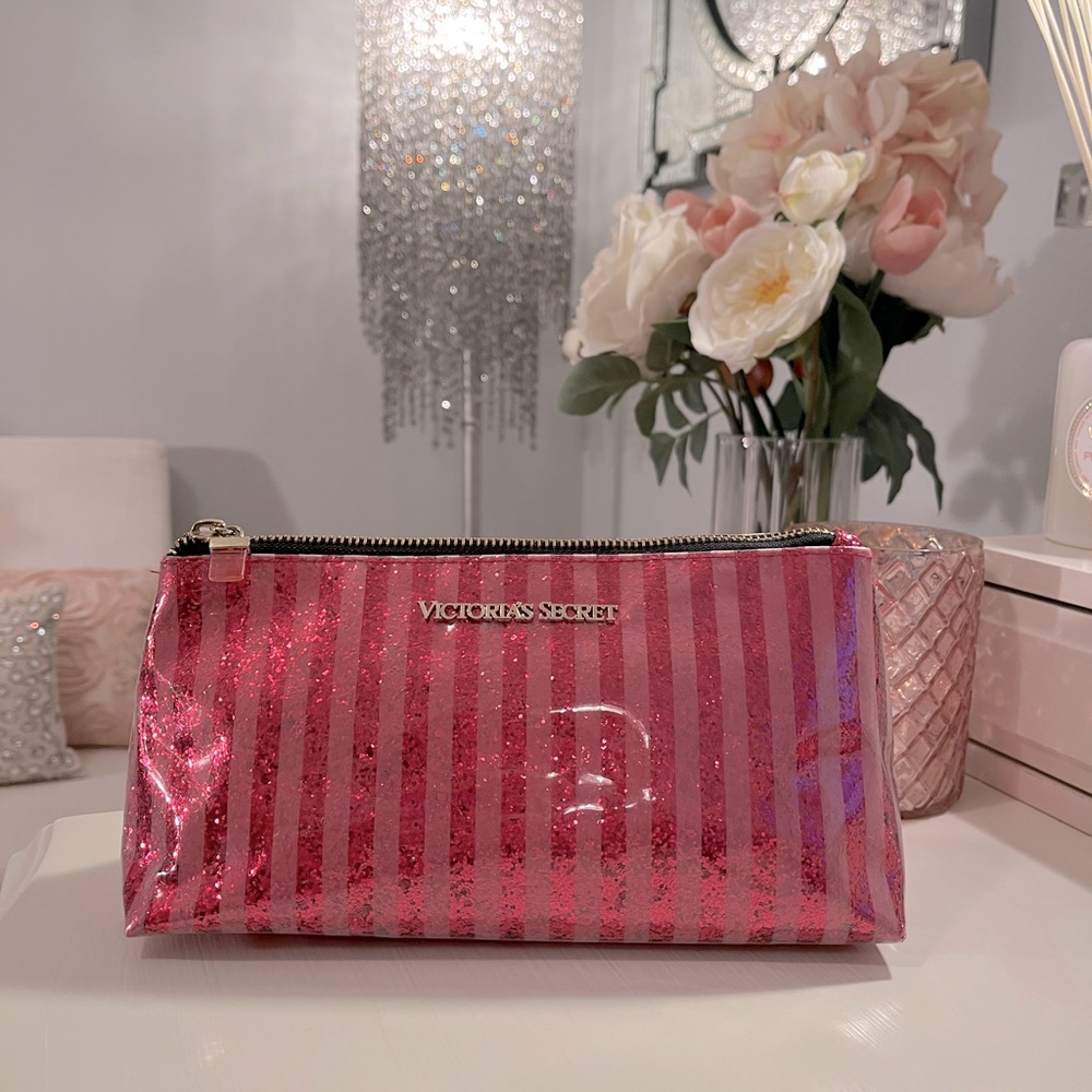 💄Victoria’s Secret Cosmetic Bag.  Bright Sparkly Pink.